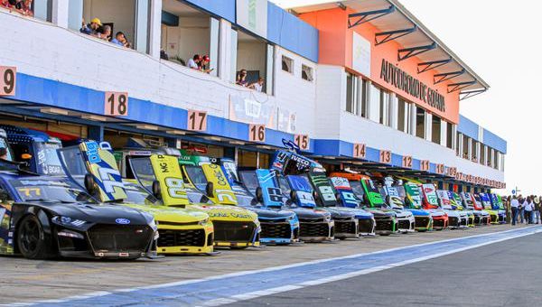 Visit Special Edition: Raphael Teixeira vence de ponta a ponta na Corrida 2 em Goiânia page