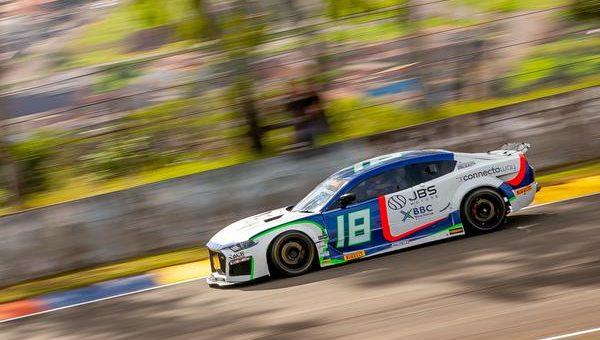 Visit Pilotos realizam treino de abertura no Autódromo de Londrina page