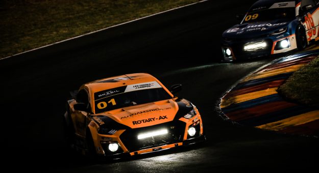 Visit NASCAR Brasil realizou treino ao anoitecer desta sexta-feira em Londrina page