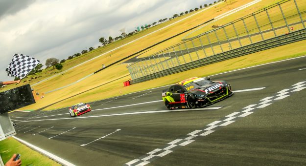 Visit NASCAR Brasil: Paul Tracy vence primeira corrida na final da Special Edition page