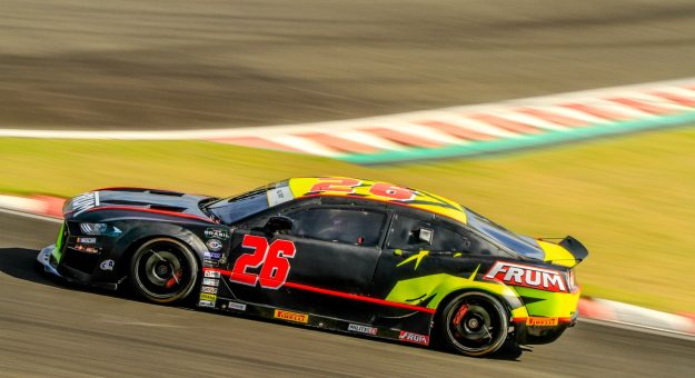 Visit Paul Tracy crava o melhor tempo no segundo treino da NASCAR Brasil page