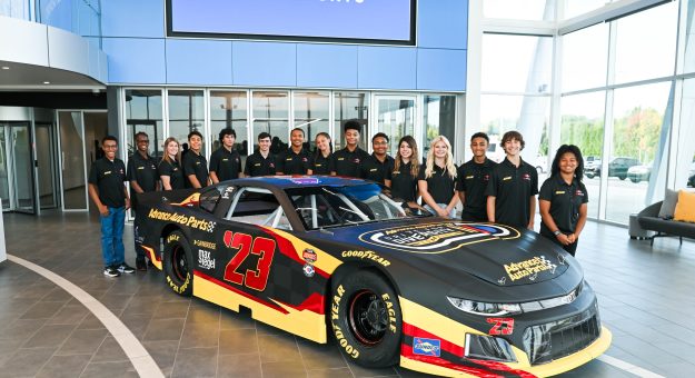 Visit NASCAR e equipe Rev Racing anunciam participantes na Advance Auto Parts Drive for Diversity Combine page