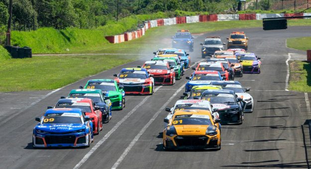 Visit NASCAR Brasil: Julio Campos leva a melhor na Corrida 2 em Tarumã page