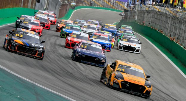 Visit Léo Torres confirma favoritismo e vence corrida 1 na etapa final page