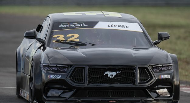 Visit NASCAR Brasil: Léo Reis garante a melhor marca no primeiro treino page