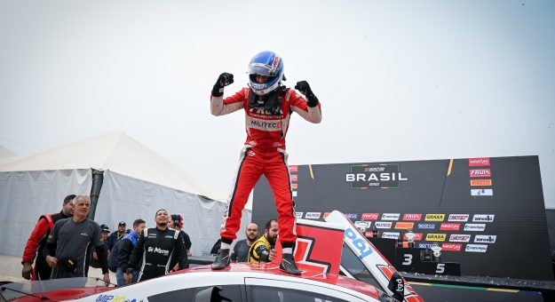 Visit Vitor Genz brilha em etapa histórica da NASCAR Brasil em 100 milhas page
