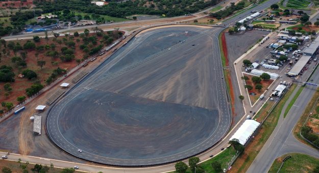 Visit Ensaios extras abrem programação do novíssimo oval em Curvelo (MG) page