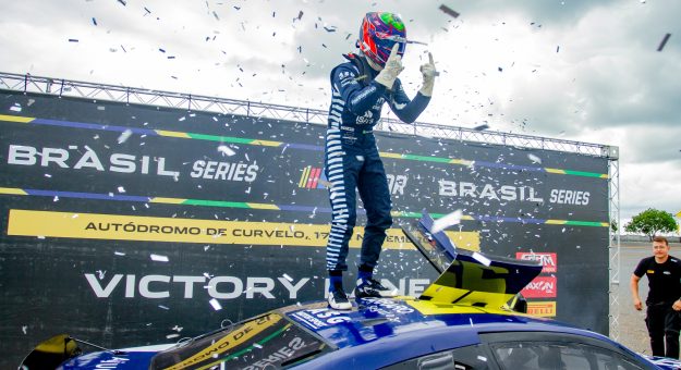 Visit Duas corridas inauguram o oval do Circuito dos Cristais page