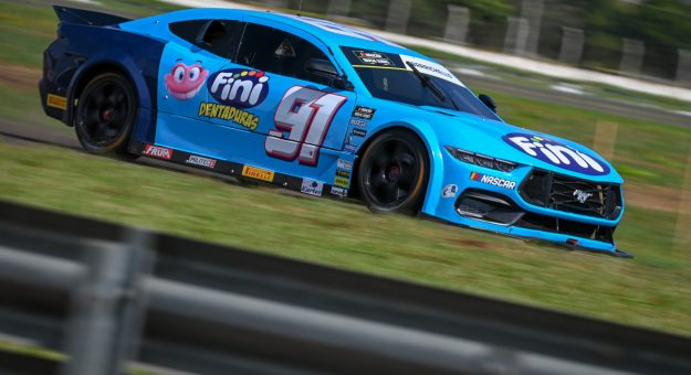 Visit Barrichello lidera o segundo treino oficial da temporada da NASCAR Brasil com a volta mais rápida page