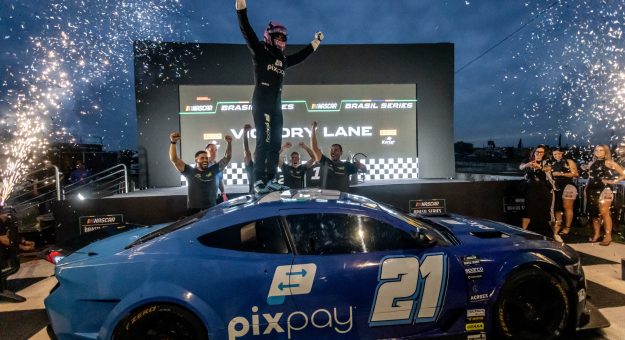 Visit Thiago Camilo vence primeira corrida da etapa de Londrina na NASCAR Brasil page