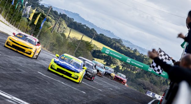Visit Jorge Martelli garante dobradinha no final de semana da Inverse Race de Tarumã na NASCAR Brasil page