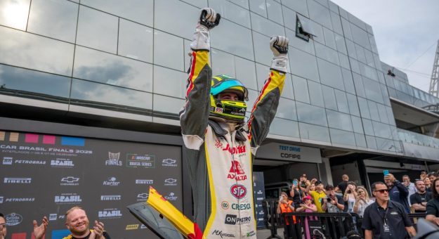 Visit Gabriel Casagrande vence a Corrida 1 neste sábado em Interlagos page