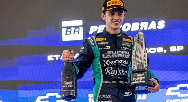 Visit NASCAR Brasil: Felipinho Tozzo renova com a Team RC page