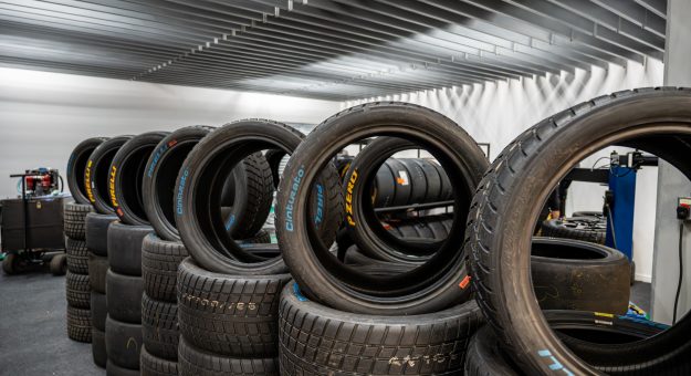 Visit Pirelli fabrica pneus exclusivos para o RiSE26, novo carro da NASCAR Brasil page