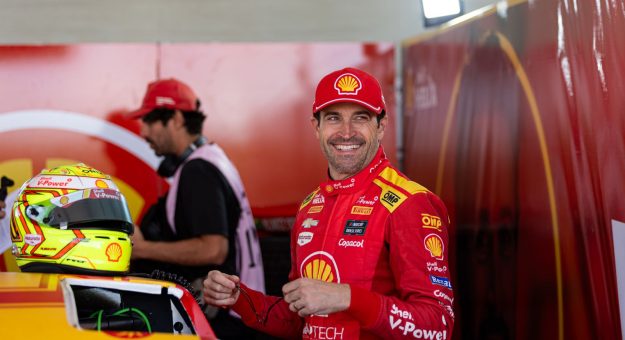 Visit Shell acelera na NASCAR Brasil com Ricardo Zonta e Galid Osman na Cavaleiro Sports page