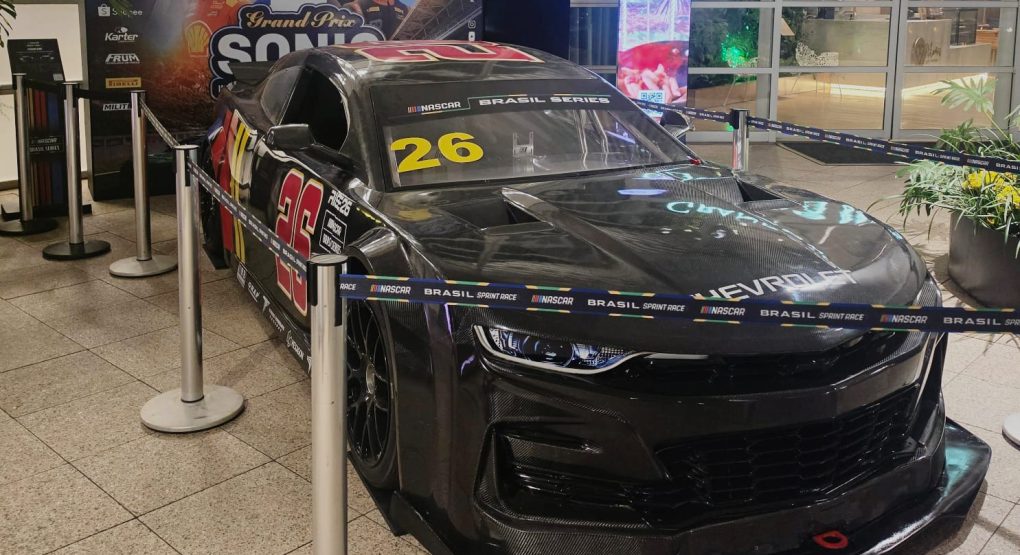 Pullman & Grand Mercure São Paulo Vila Olímpia recebe exposição do novo carro da NASCAR Brasil