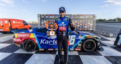 NASCAR Brasil: Vitor Genz conquista a pole no oval de Curvelo