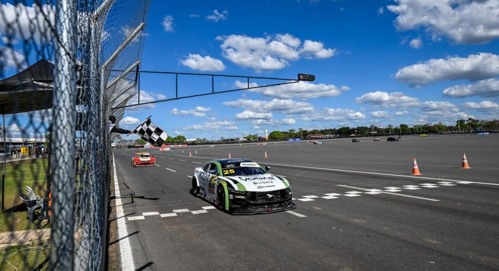 NASCAR Brasil: Pole Motorsport voa baixo, e também voa alto, no oval de Curvelo